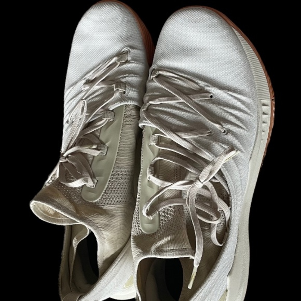 Steph curry 5 size 13 tan with gum sole